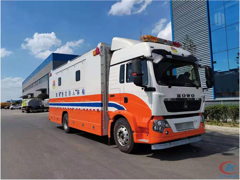 重汽野外自行式炊事車