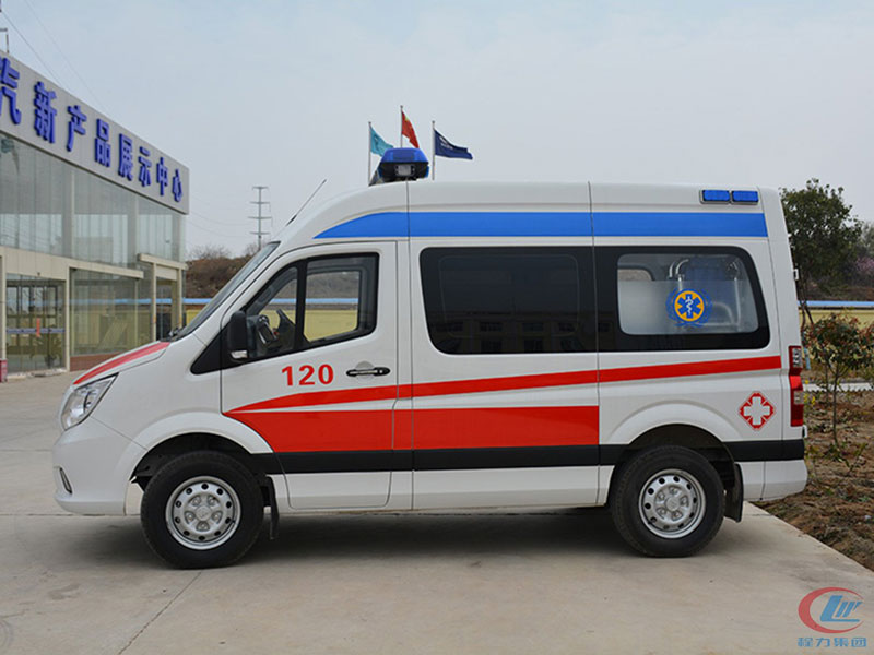 國六福田圖雅諾救護車(短軸)