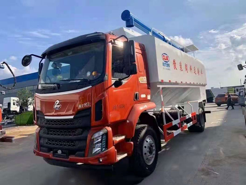 國(guó)六東風(fēng)柳汽乘龍26方散裝飼料車