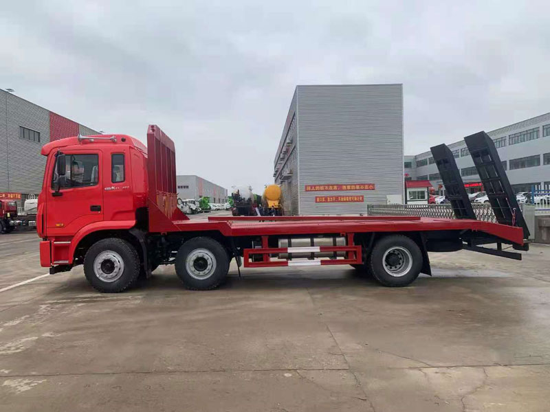 國六江淮小三軸平板運(yùn)輸車