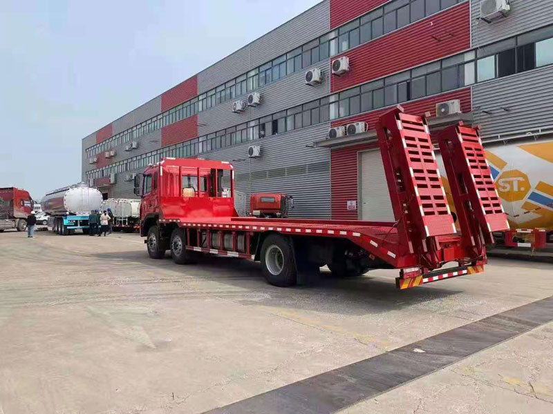 國六江淮小三軸平板運(yùn)輸車