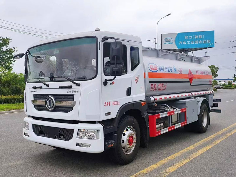 12.6方東風(fēng)多利卡D9運油車