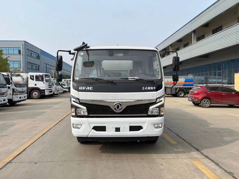 東風福瑞卡8.3立方加油車