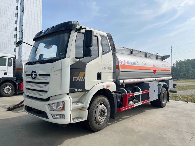 國(guó)六解放J6L運(yùn)油車