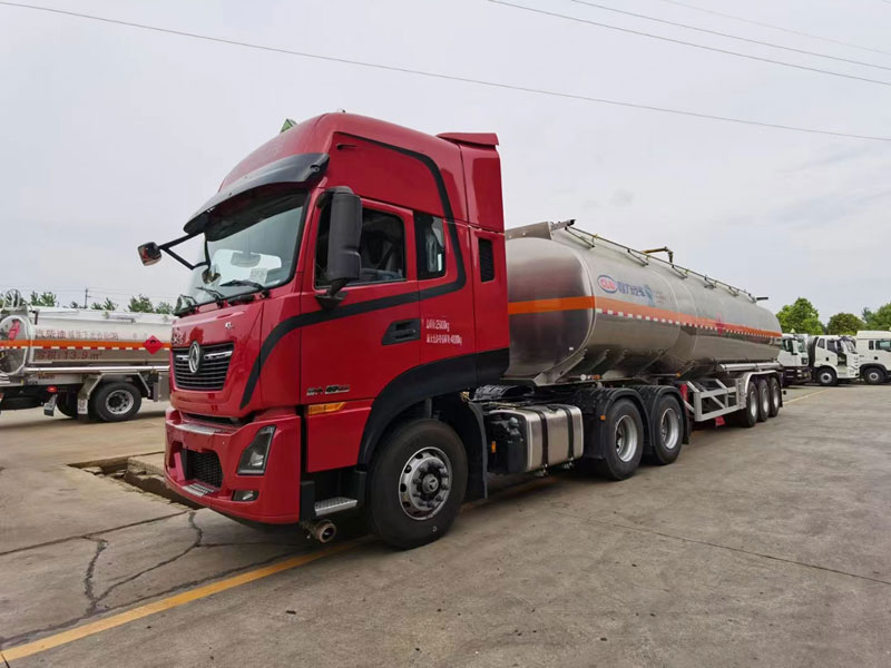 國(guó)六東風(fēng)天龍48立方鋁合金運(yùn)油車