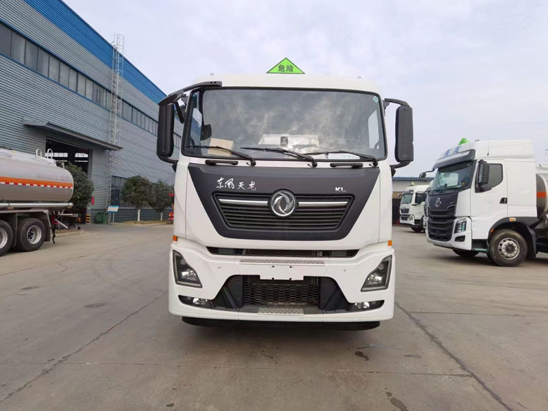 國(guó)六東風(fēng)天龍后雙橋鋁合金運(yùn)油車