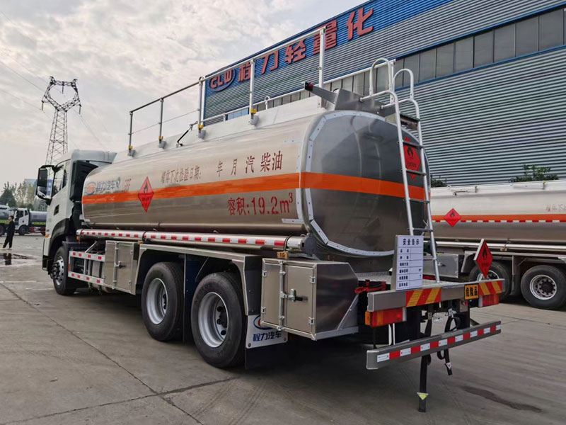 國(guó)六東風(fēng)天龍后雙橋鋁合金運(yùn)油車