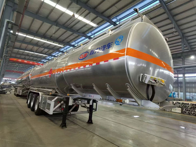 國(guó)六程力48方鋁合金運(yùn)油半掛車