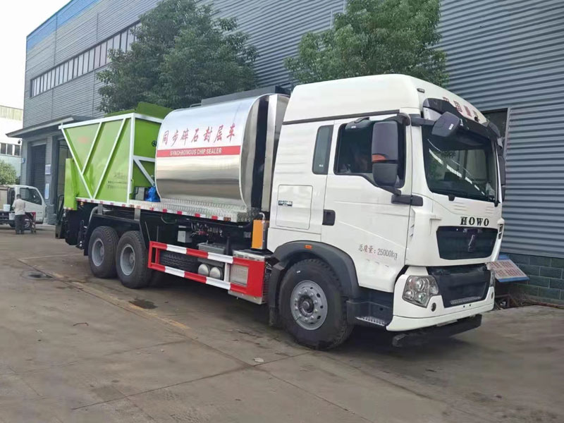 國六重汽豪沃后八輪同步碎石封層車