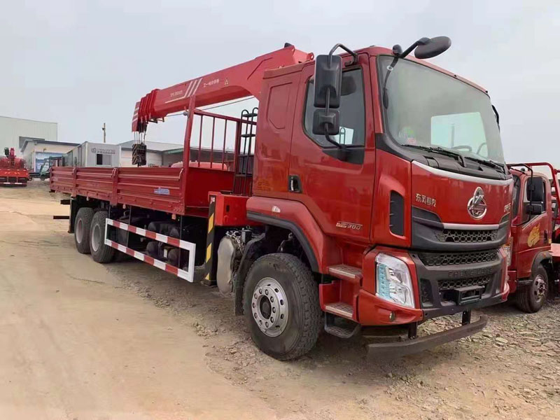 國(guó)六東風(fēng)柳汽乘龍后八輪隨車吊