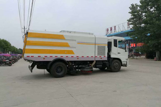 程力研制開發新品“干式掃路車”