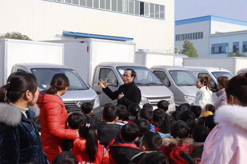程力集團弘揚程力專汽文化開展幼兒園師生觀摩