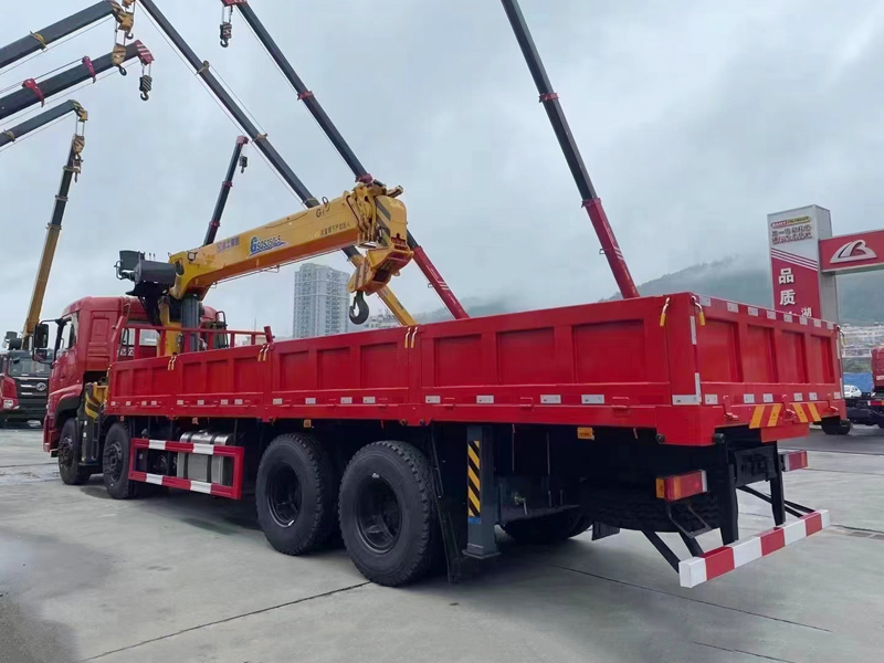 東風(fēng)天龍國六前四后八隨車吊