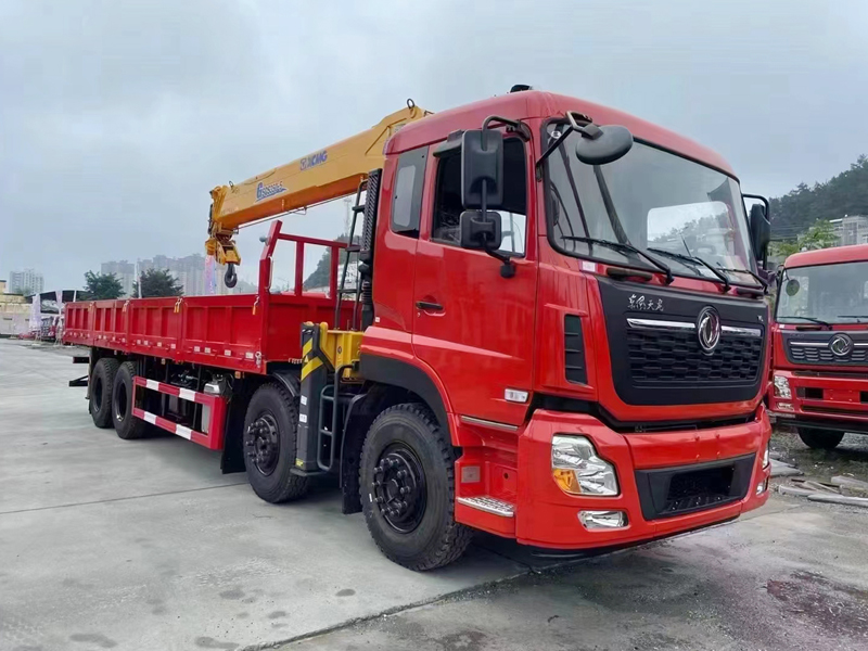 東風(fēng)天龍國六前四后八隨車吊