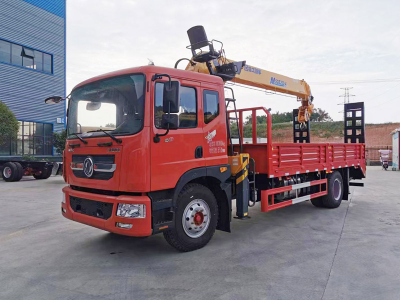 東風多利卡D9國六隨車吊帶爬梯