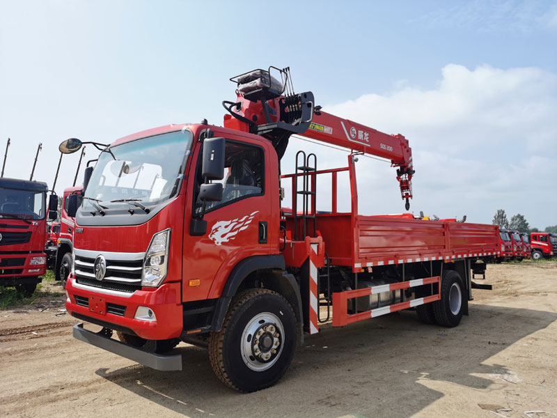 重汽王牌單橋單排隨車吊