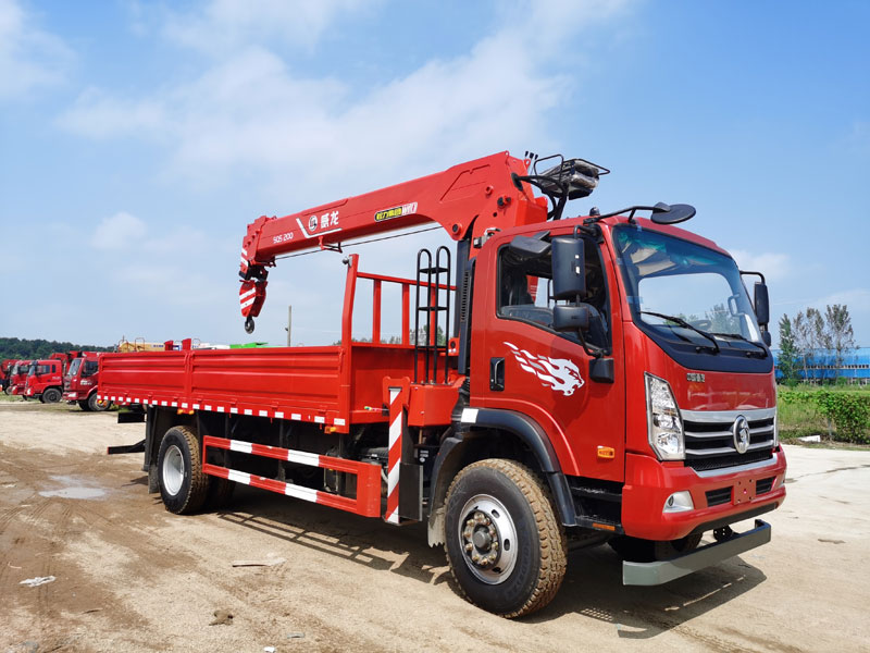 重汽王牌單橋單排隨車吊