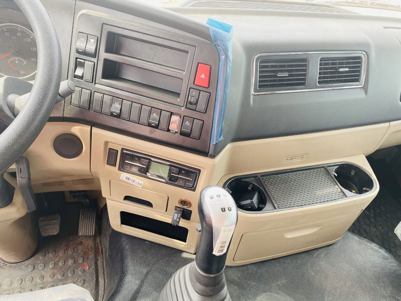 重汽豪沃MAX硬漢8噸五節臂隨車吊