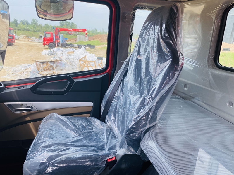 重汽豪沃MAX硬漢8噸五節臂隨車吊