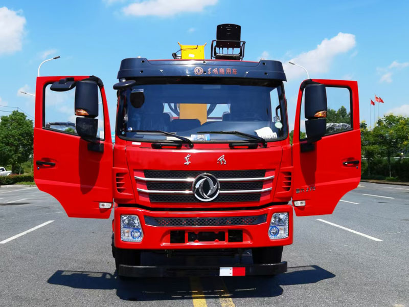 東風后八輪短軸距14噸隨車吊