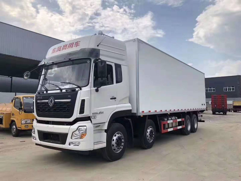 東風天龍VL前四后八9米6冷藏車