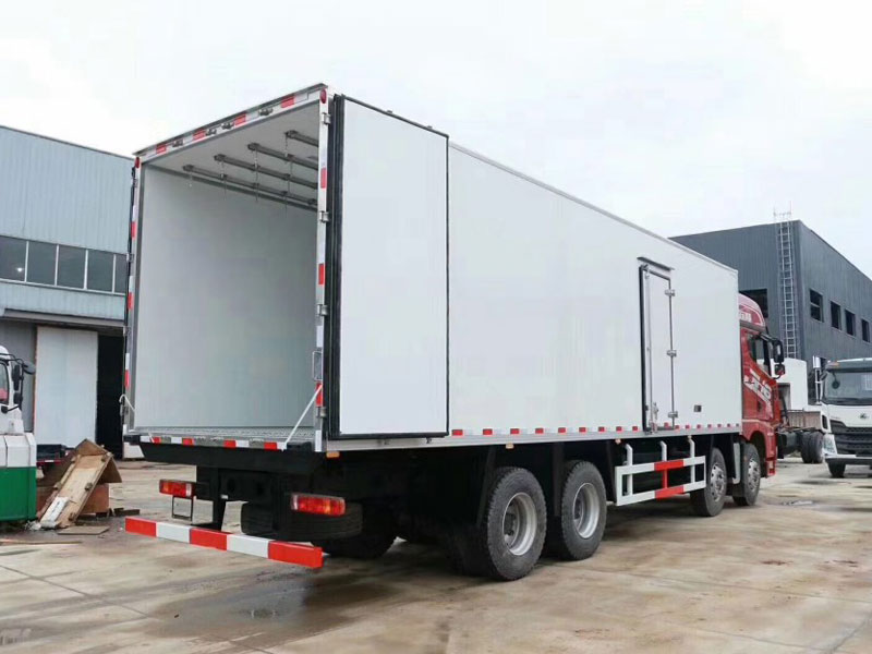 解放JH6前四后八9米6冷藏車