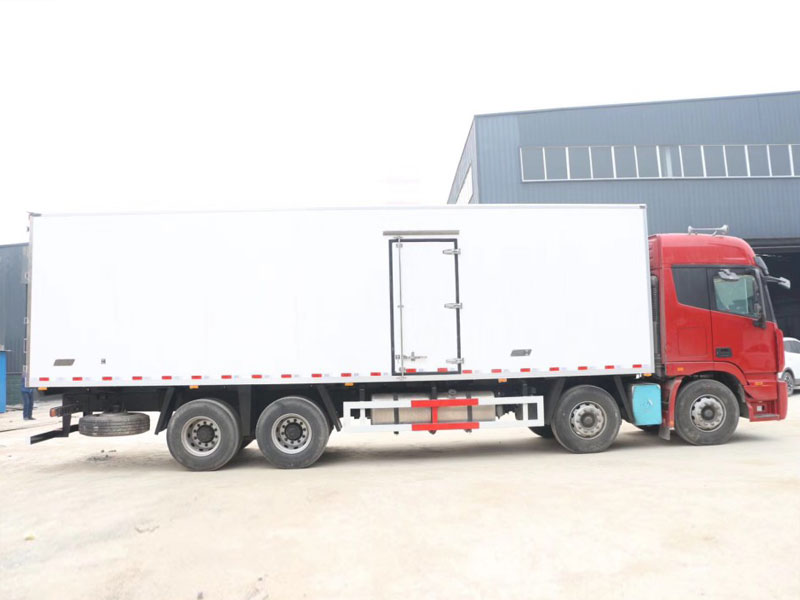 福田歐曼EST9米6冷藏車