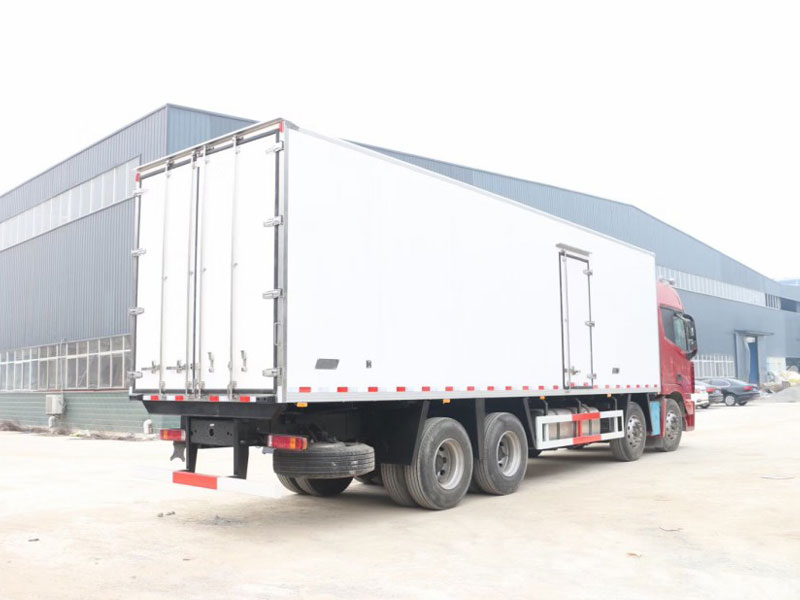 福田歐曼EST9米6冷藏車