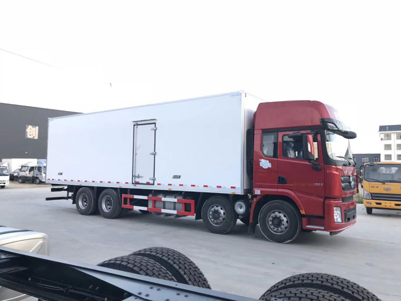 陜汽德龍X3000前四后八（氣囊）9米6冷藏車