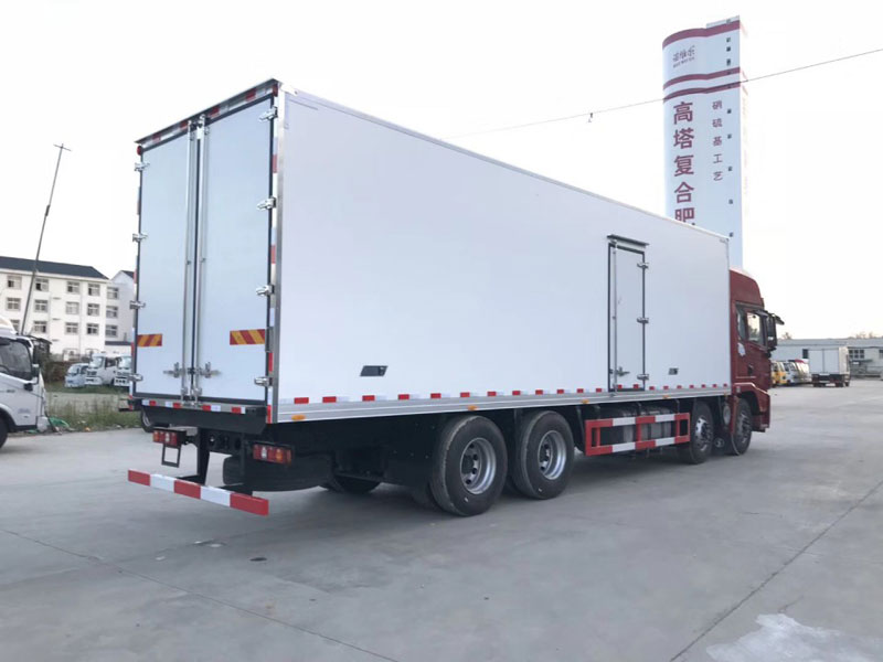 陜汽德龍X3000前四后八（氣囊）9米6冷藏車