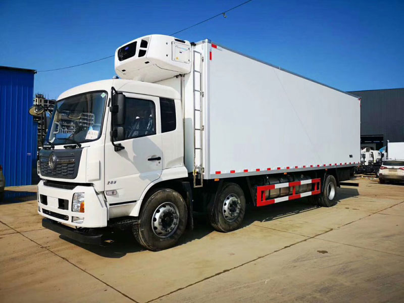 東風天錦8米6冷藏車