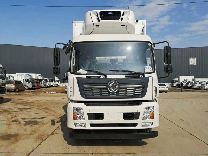 東風天錦8米6冷藏車