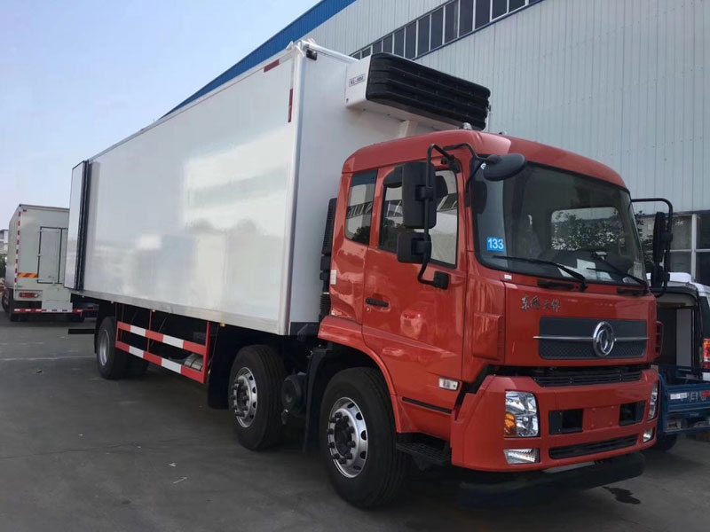 東風天錦8米6冷藏車