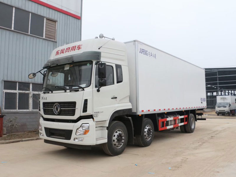 東風天龍三軸8米6冷藏車