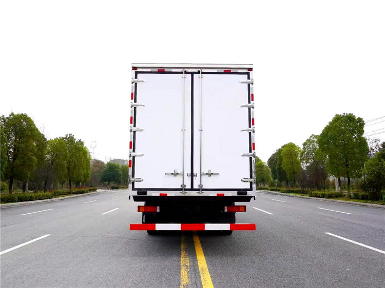 東風天錦國六7米8冷藏車