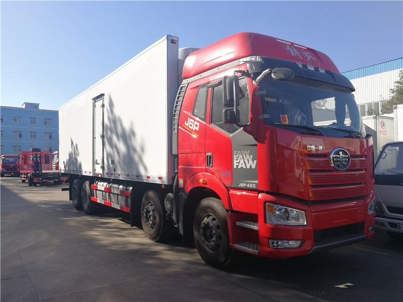 解放J6P前四后八9米6冷藏車