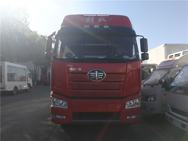 解放J6P前四后八9米6冷藏車