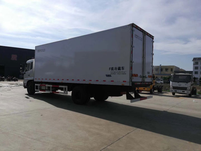 東風天錦7米8冷藏車