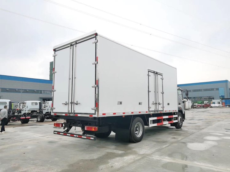 國六福田歐航6.8米冷藏車