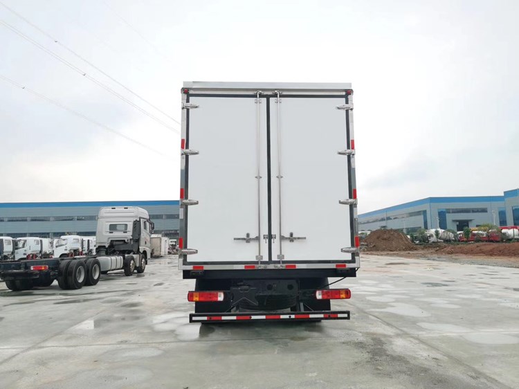 國六福田歐航6.8米冷藏車