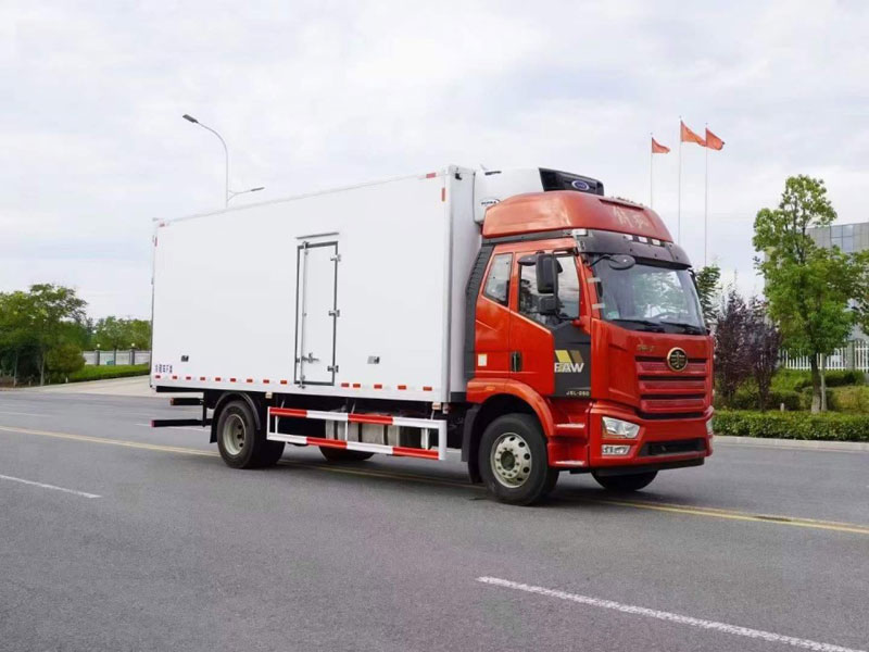解放J6L尊享版6.8米冷藏車