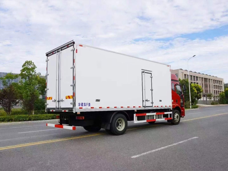 解放J6L尊享版6.8米冷藏車