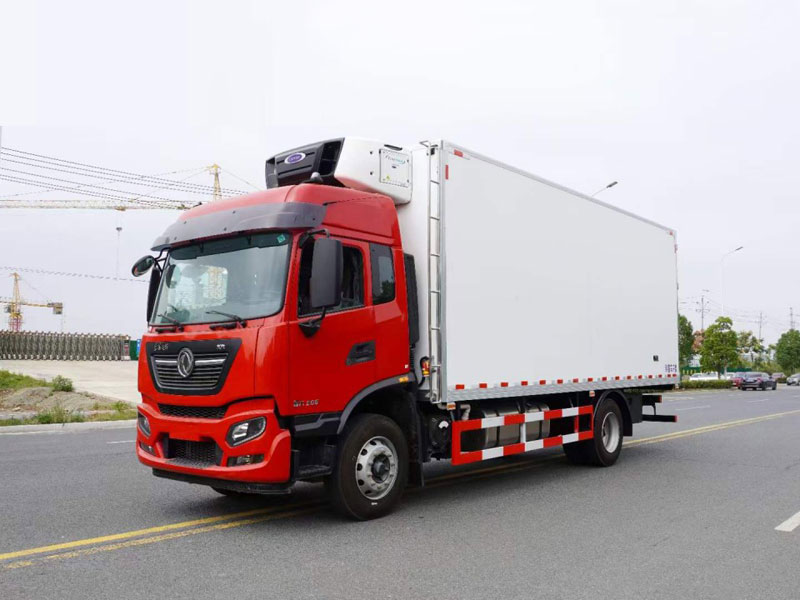 東風天錦KR高頂雙臥6米8冷藏車