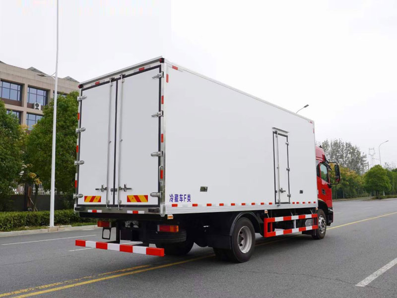 東風天錦KR高頂雙臥6米8冷藏車
