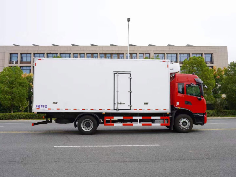 東風天錦KR高頂雙臥6米8冷藏車
