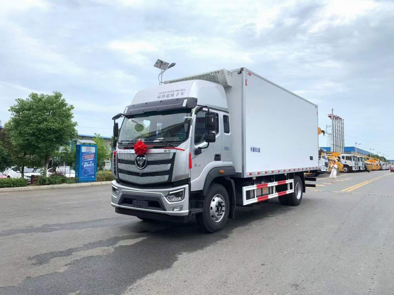 福田歐航高頂雙臥6米8冷藏車