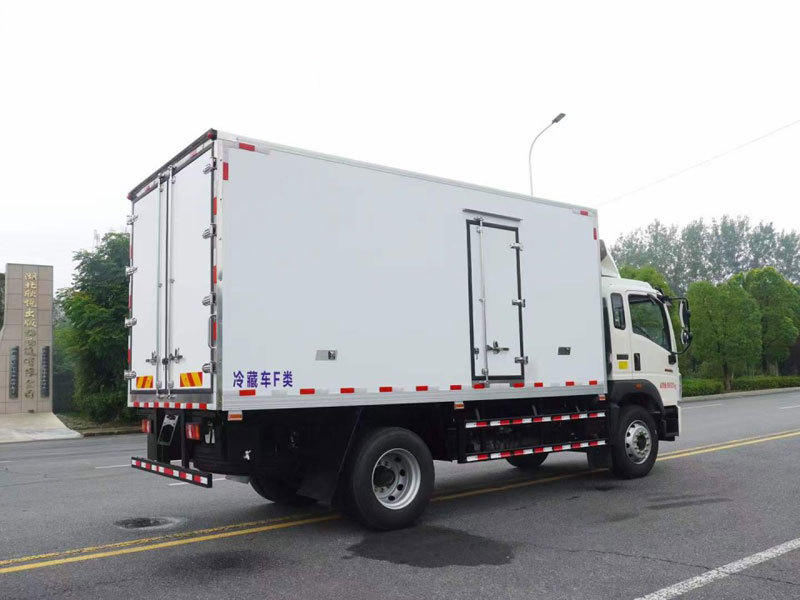 重汽豪沃5米1冷藏車