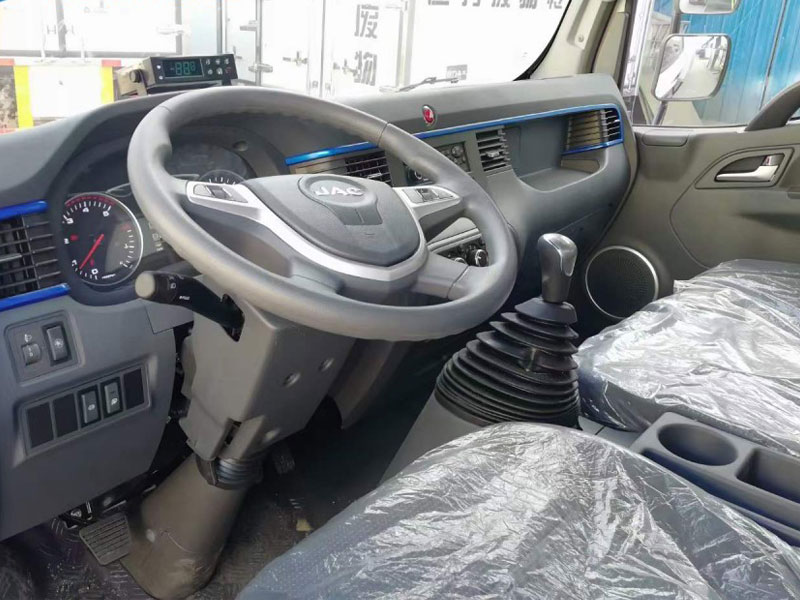 國(guó)六江淮俊鈴V5 4米2冷藏車