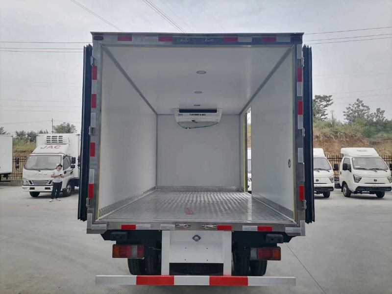 慶鈴五十鈴KV100 4米2冷藏車