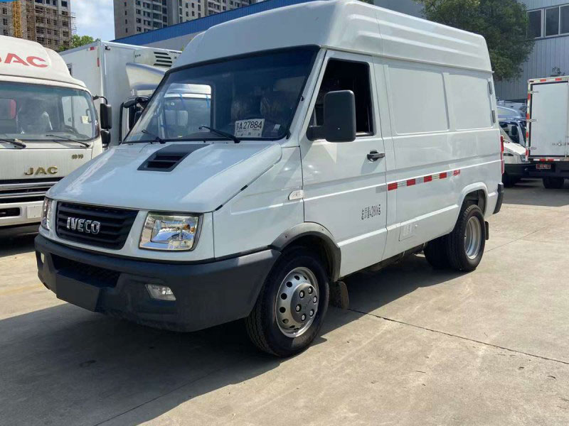 依維柯得意短軸小型面包冷藏車